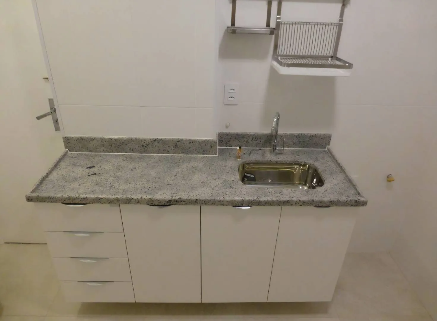 Wood or laminate floors in a one-bedroom apartment, 45 m² — photo 2