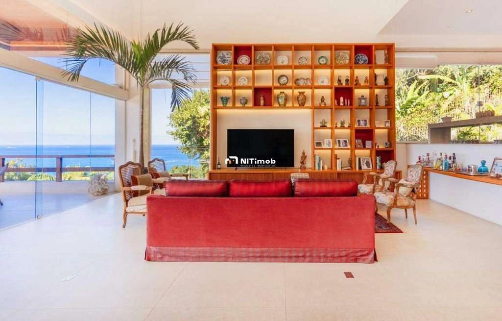 Unfurnished 6-bedroom house with 950 m² — photo 6