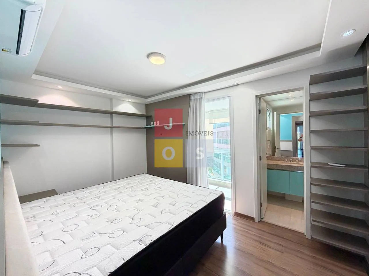 Furnished 4-bedroom suite apartment with 156 m² — photo 9