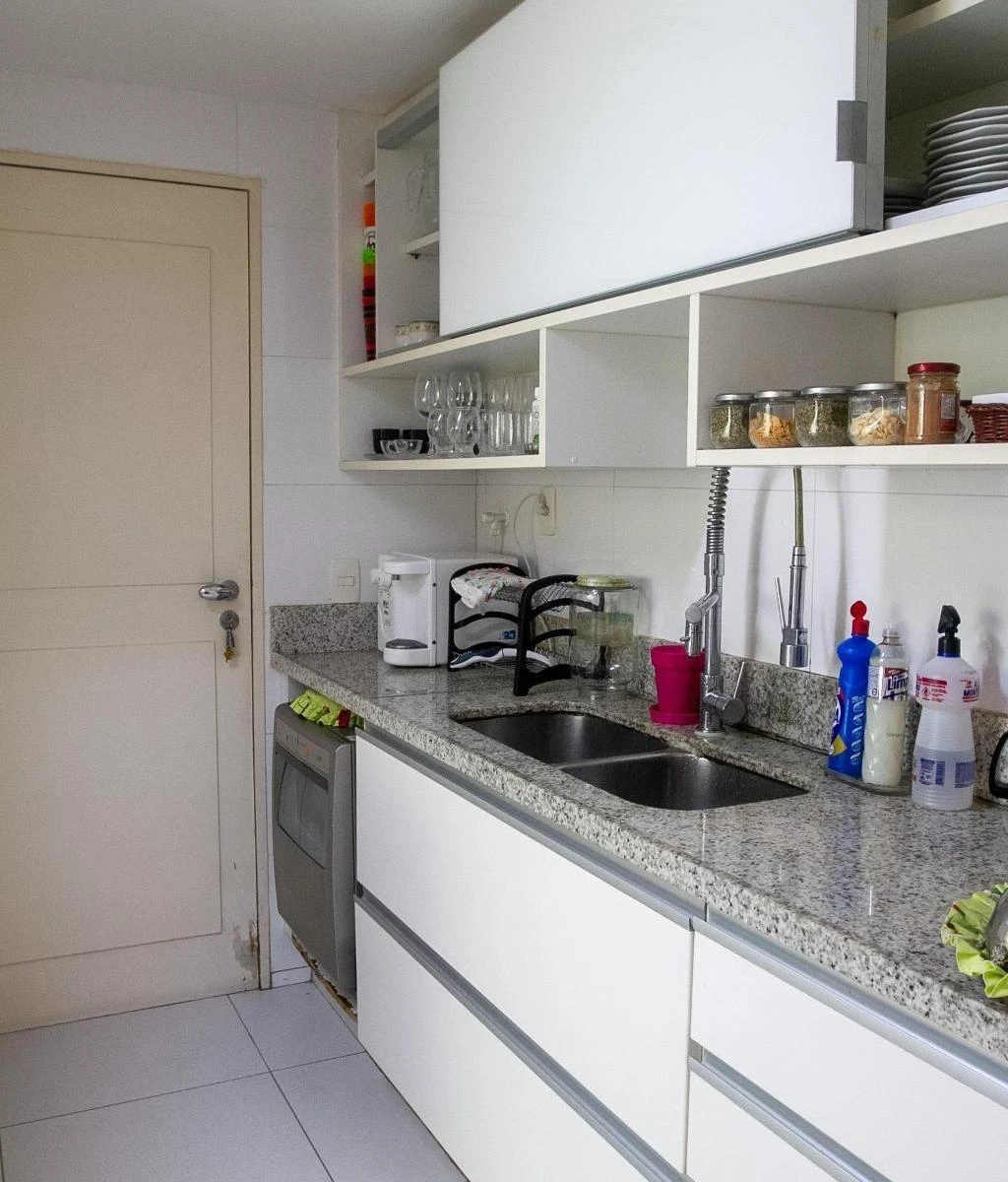 Furnished apartment with 3 bedrooms and 148 m² — photo 14
