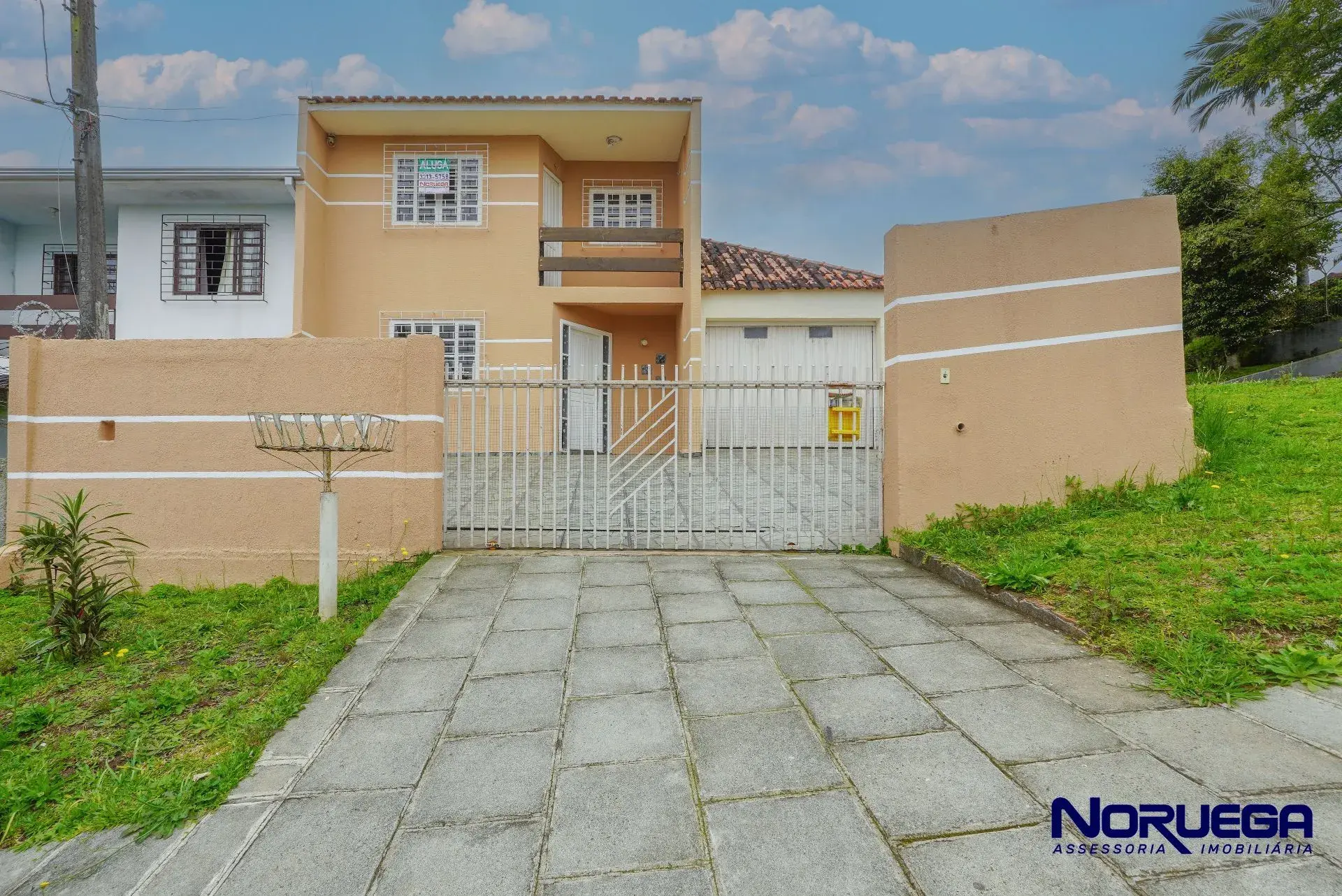 3-bedroom house with a grill on the balcony — photo 3