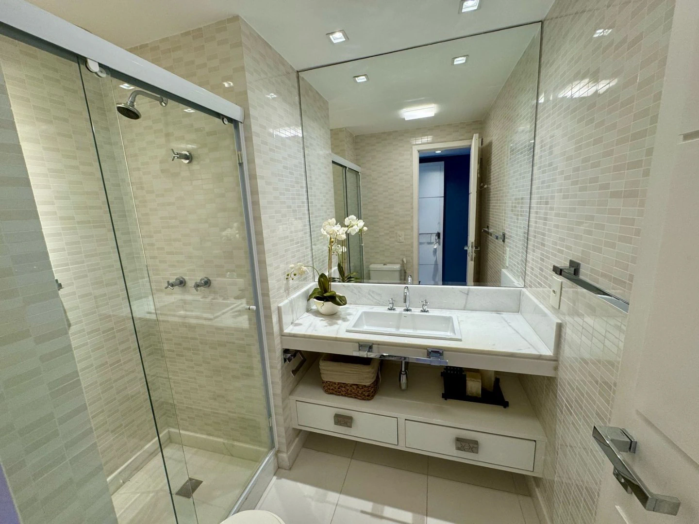 Apartamento mobiliado com 4 quartos e 260 m² — photo 4