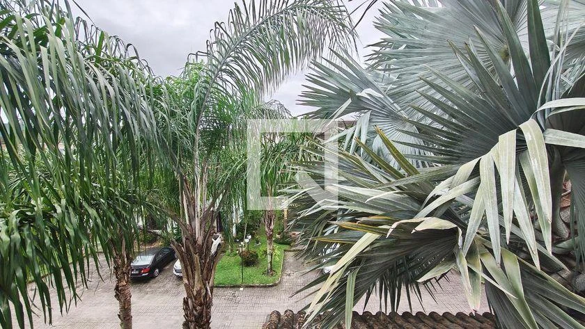 House, 200 m², with a glass-enclosed balcony