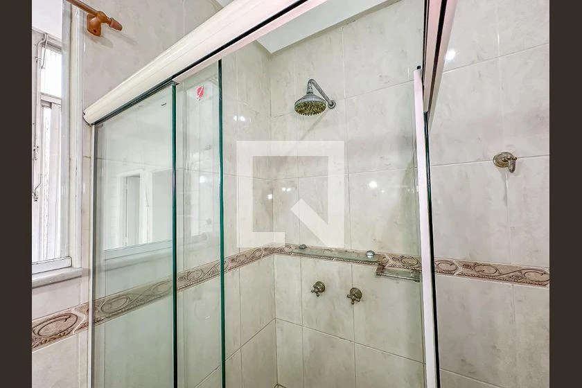 Apartamento de 3 quartos com piso de madeira ou laminado — photo 31