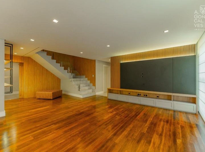House with 4 bedrooms and 6 parking spaces, 1110 m² — photo 6