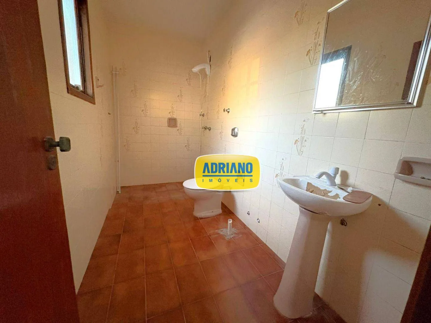 House with 5 bedrooms and 4 parking spaces, 400 m² — photo 31