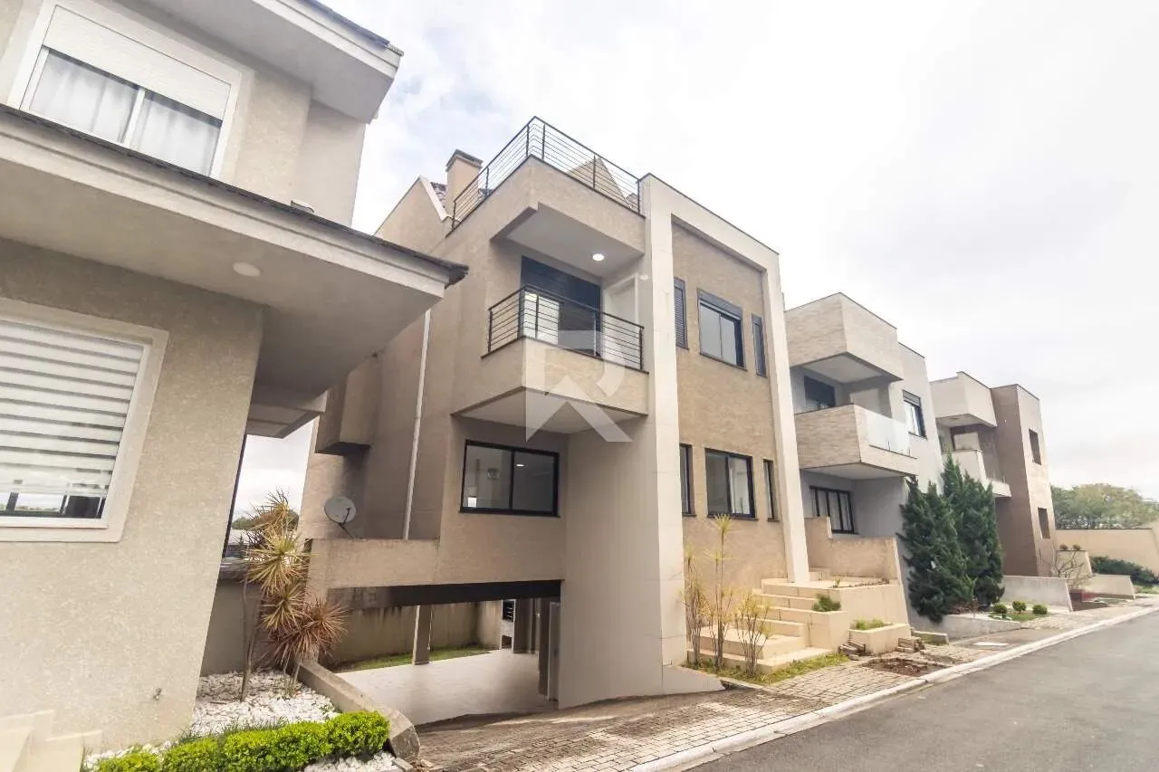 House with 5 bedrooms and 3 parking spaces — photo 2