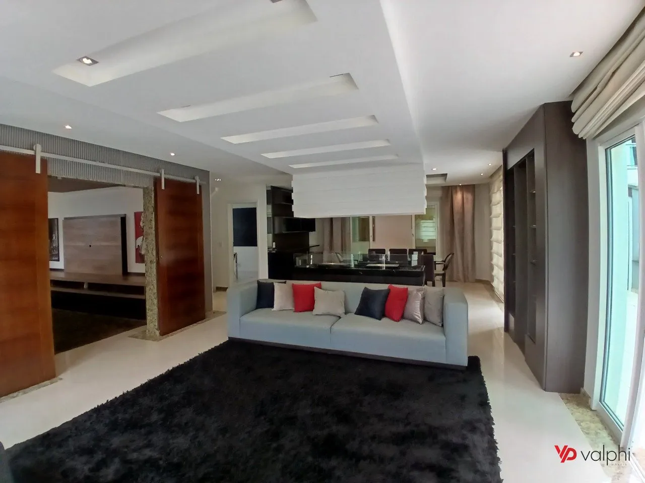 4-bedroom house with a grill on the balcony — photo 4