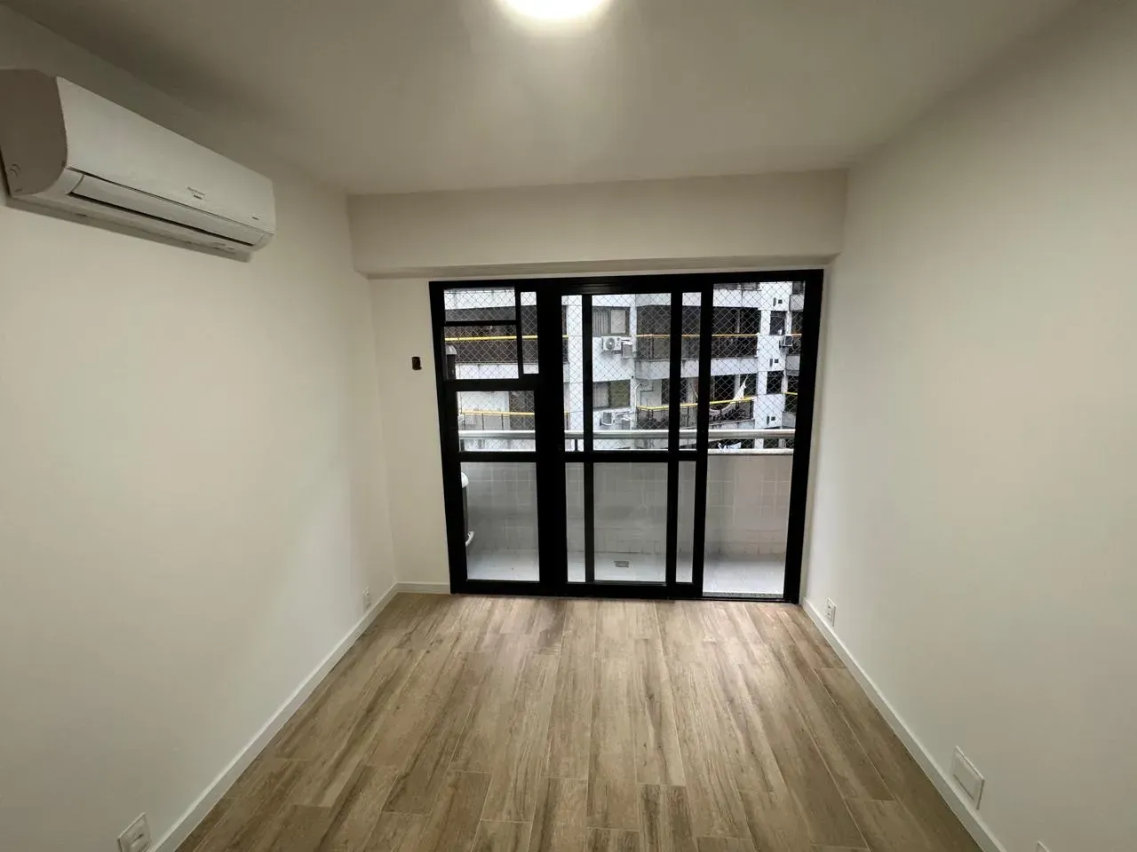 Rental apartment with 3 bedrooms and a glassed-in balcony — photo 11