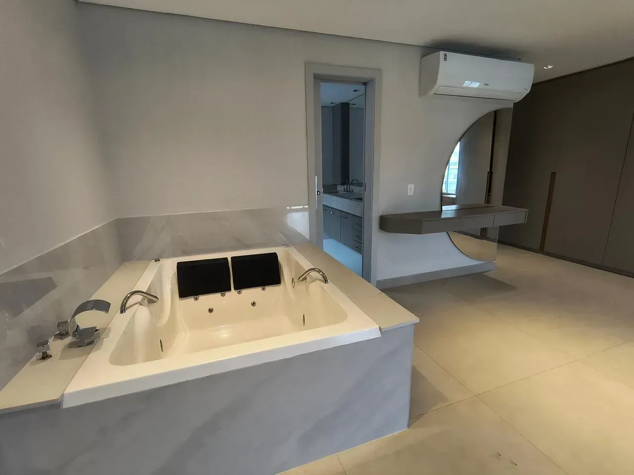 Casa com 4 quartos, 5 banheiros e 3 vagas — photo 28