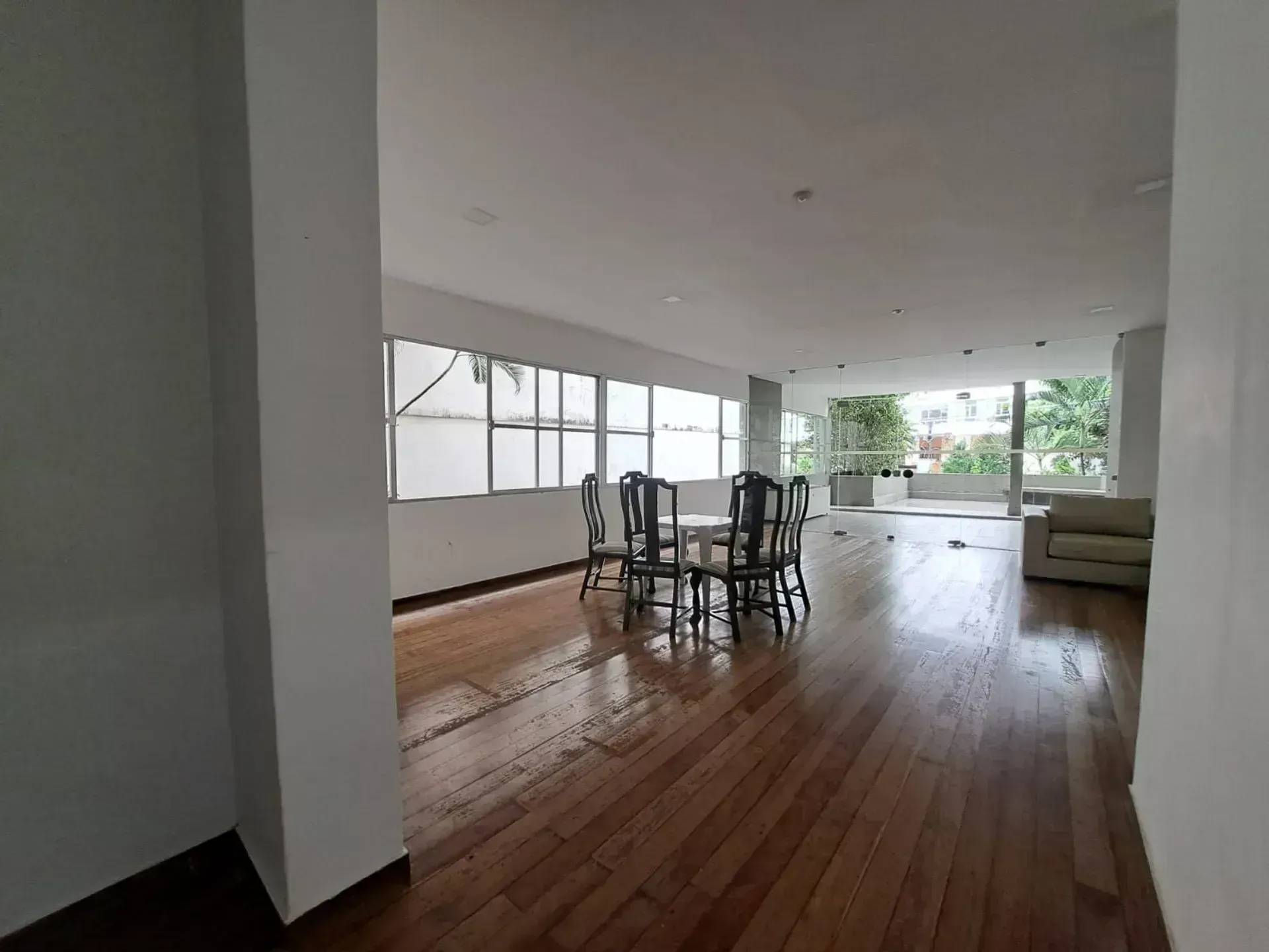 Furnished apartment with 4 bedrooms and 4 bathrooms — photo 6
