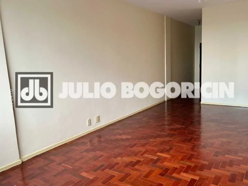 2-bedroom apartment with parking and separate kitchen — photo 4