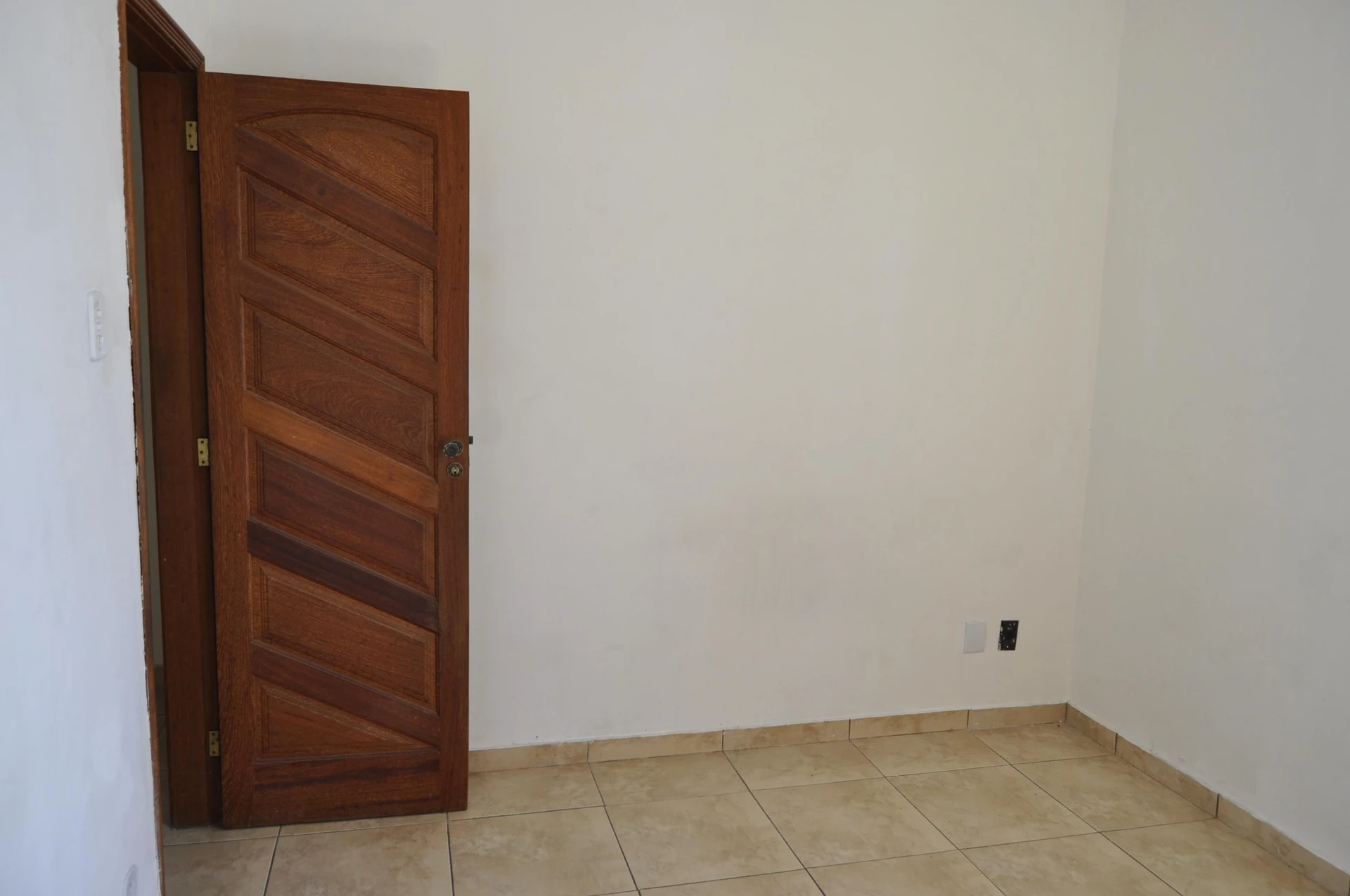 Unfurnished apartment with 2 bedrooms and private garden — photo 21