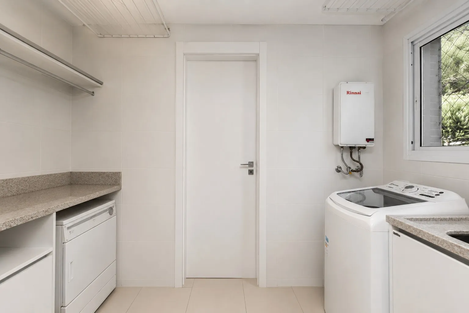 Apartment 432 m² with 3 bedrooms and an open-plan kitchen — photo 12