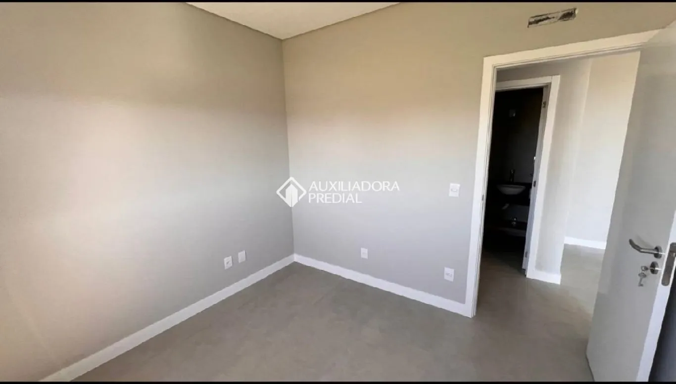 Unfurnished 2-bedroom apartment with 2 bathrooms — photo 11