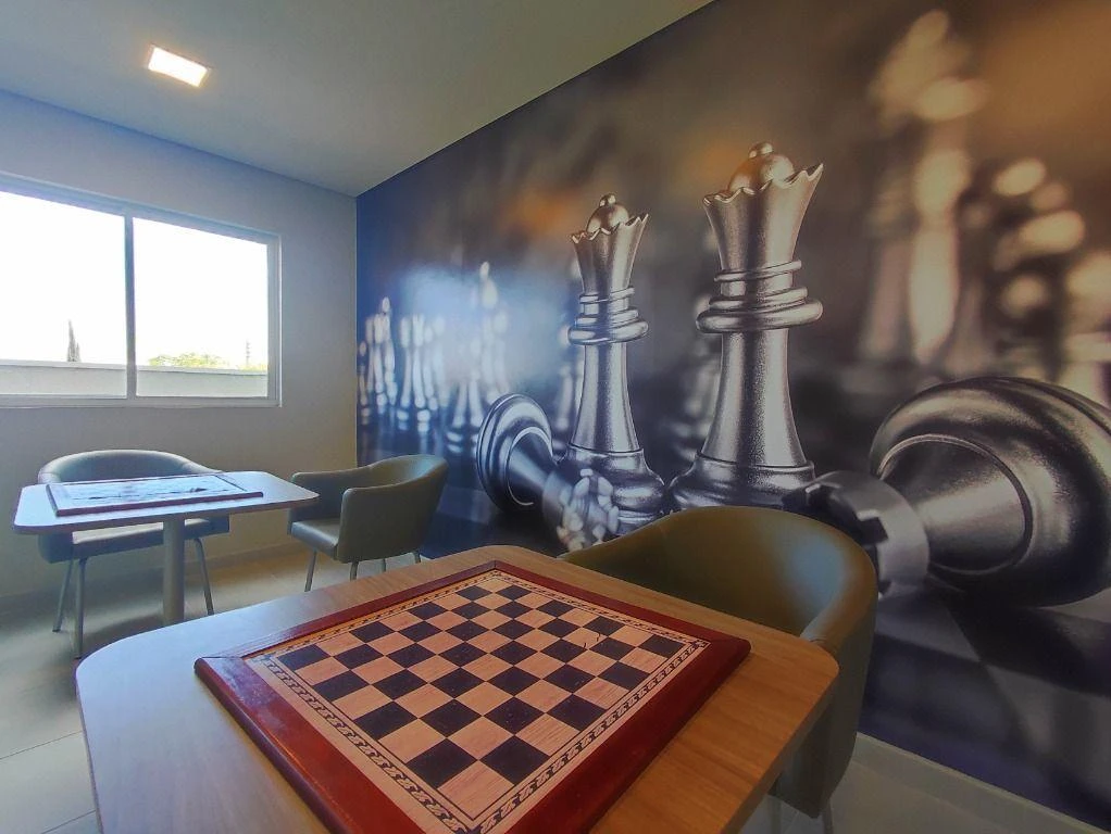 2-bedroom apartment with wood or laminate floors in Curitiba — photo 32
