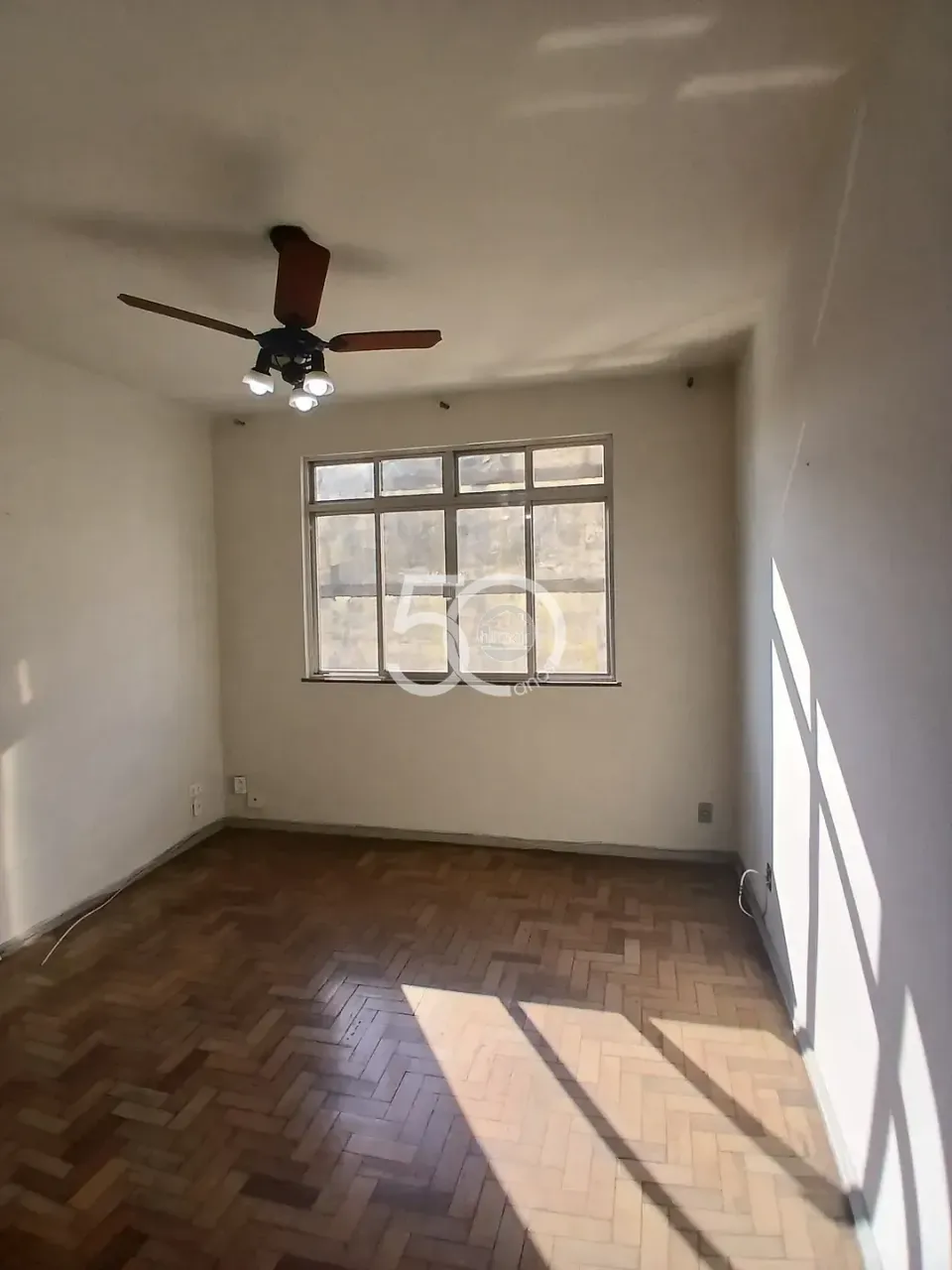 Unfurnished 2-bedroom apartment with 1 parking space