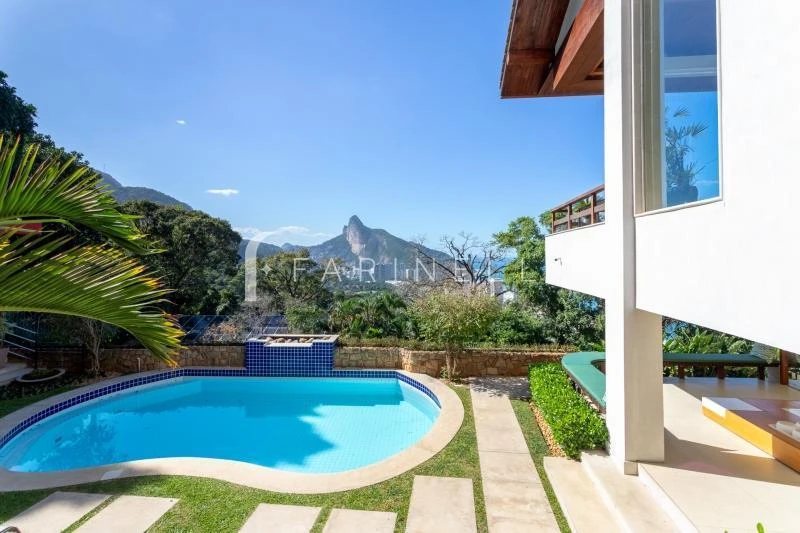 Furnished 1200 m² house with a balcony and 6 bedrooms — photo 28