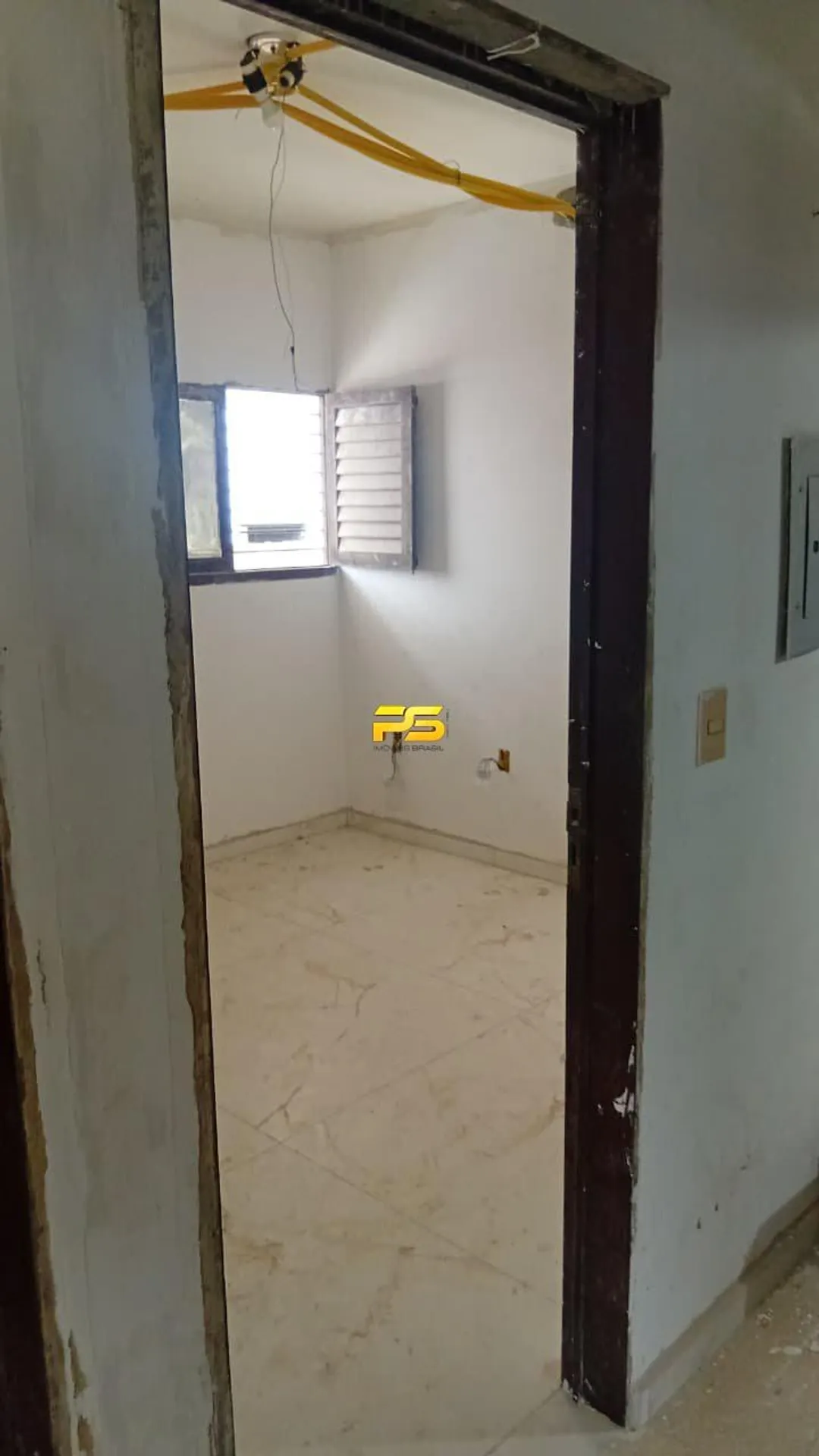 350 m² house with 7 bedrooms needing renovation — photo 6