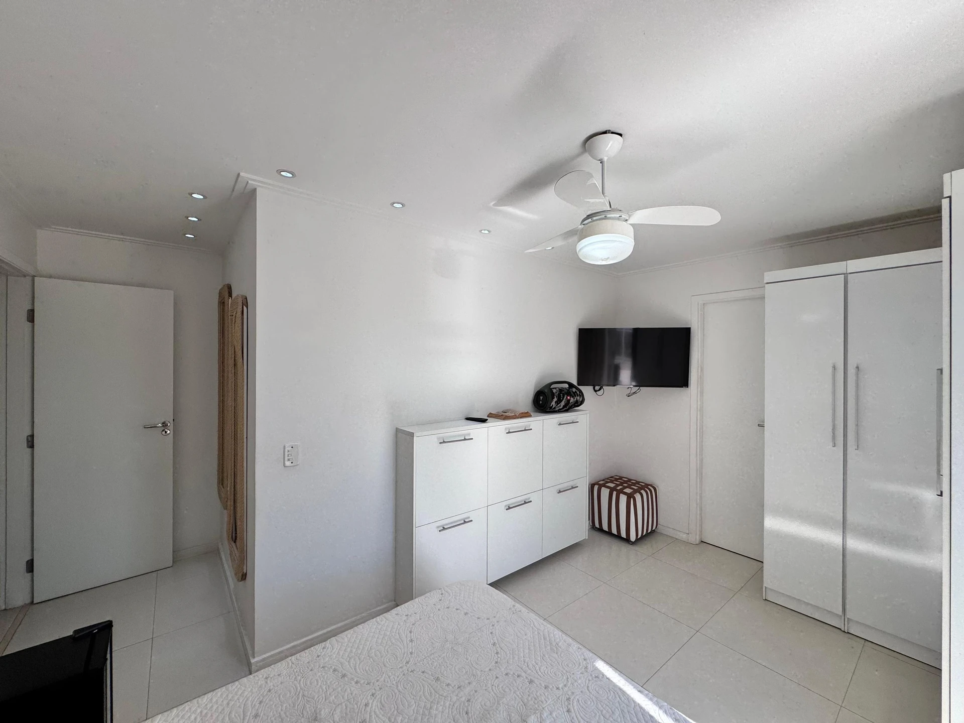 Furnished apartment with 3 bedrooms and 2 parking spaces — photo 50