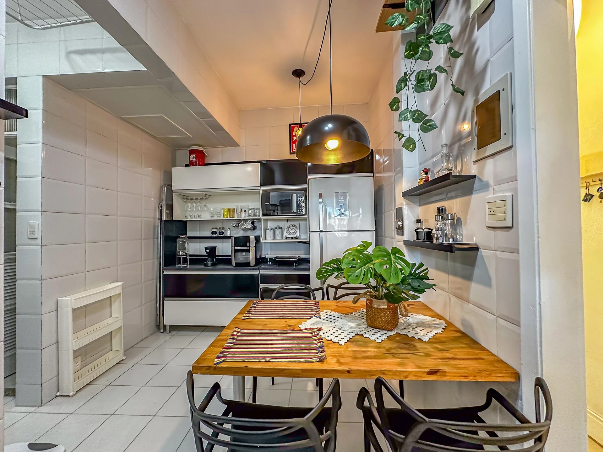 Furnished 1-bedroom apartment with an open kitchen — photo 22