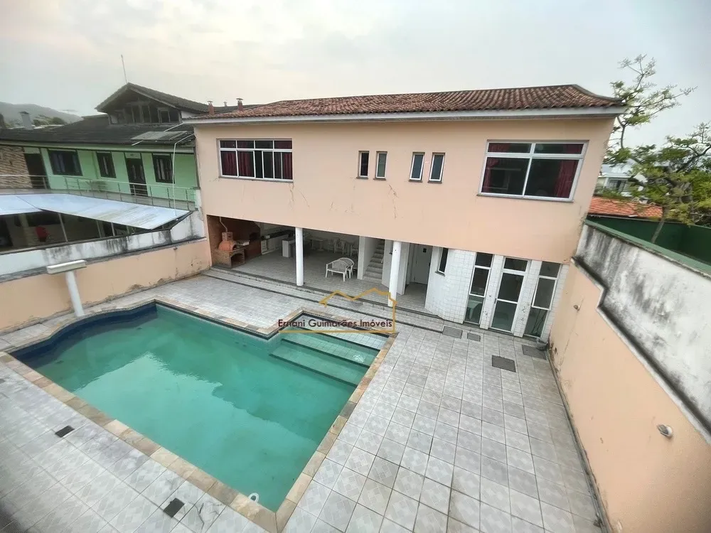 6-bedroom house with a mountain view in Rio de Janeiro — photo 27