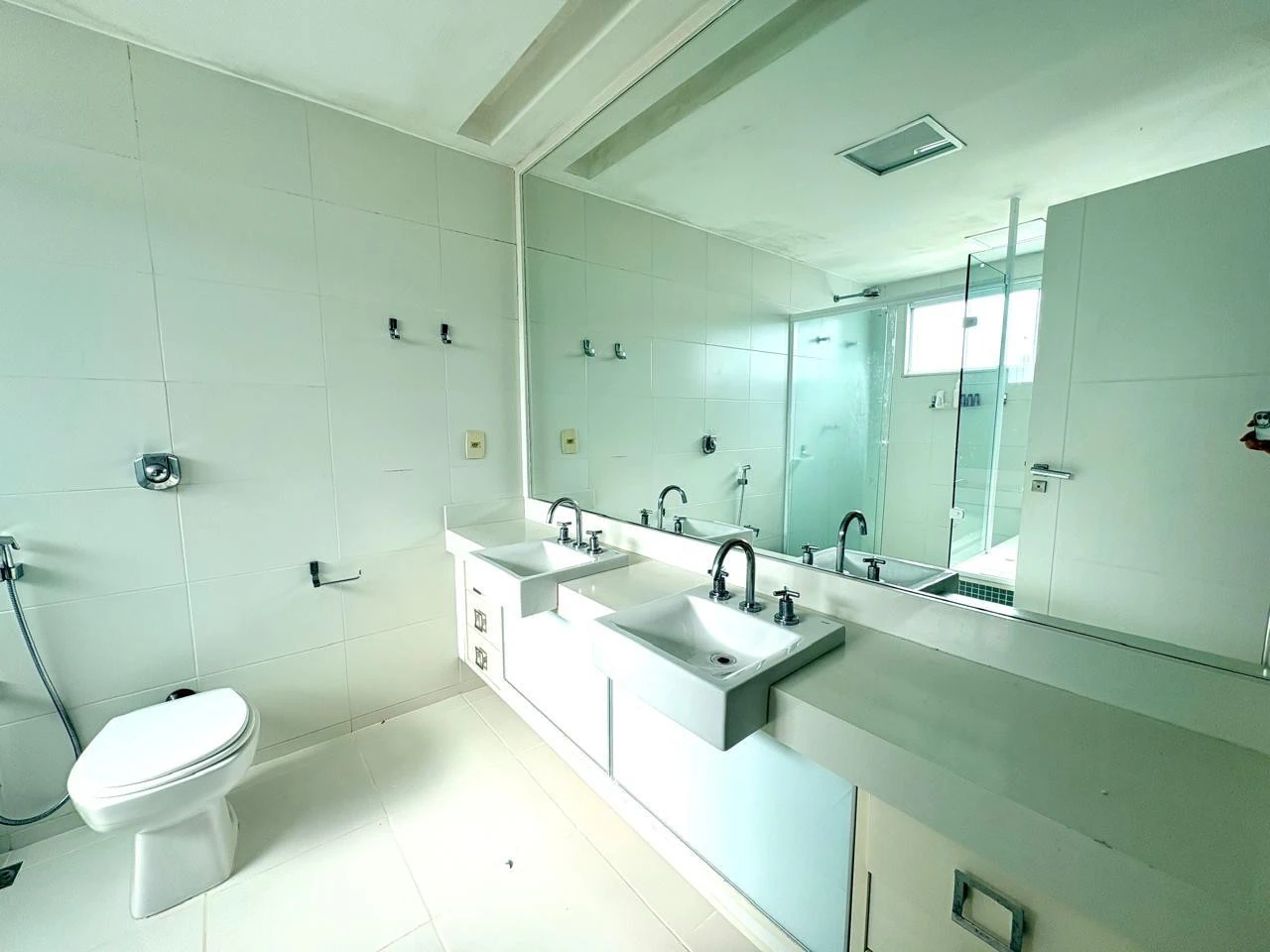 Furnished house with 3 en-suite bedrooms and private BBQ — photo 20