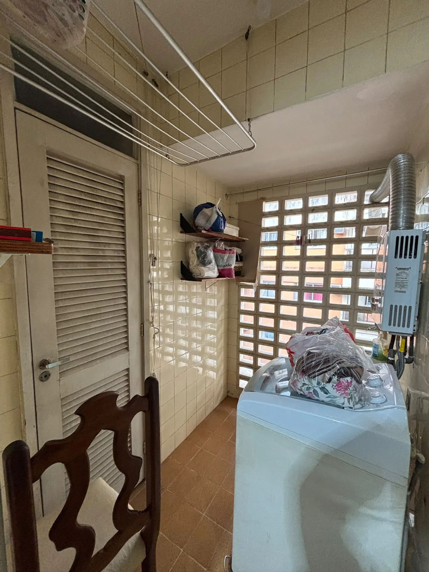 One-bedroom apartment with a mountain view — photo 23