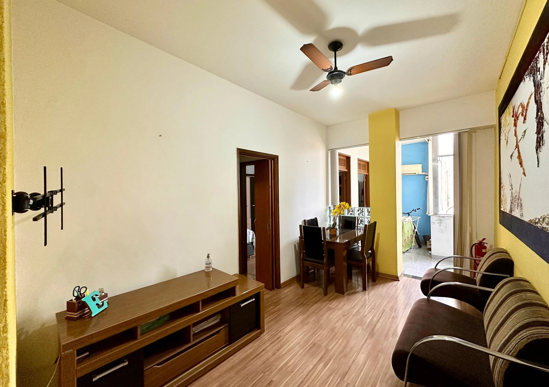 Furnished 2-bedroom apartment with enclosed glass balcony