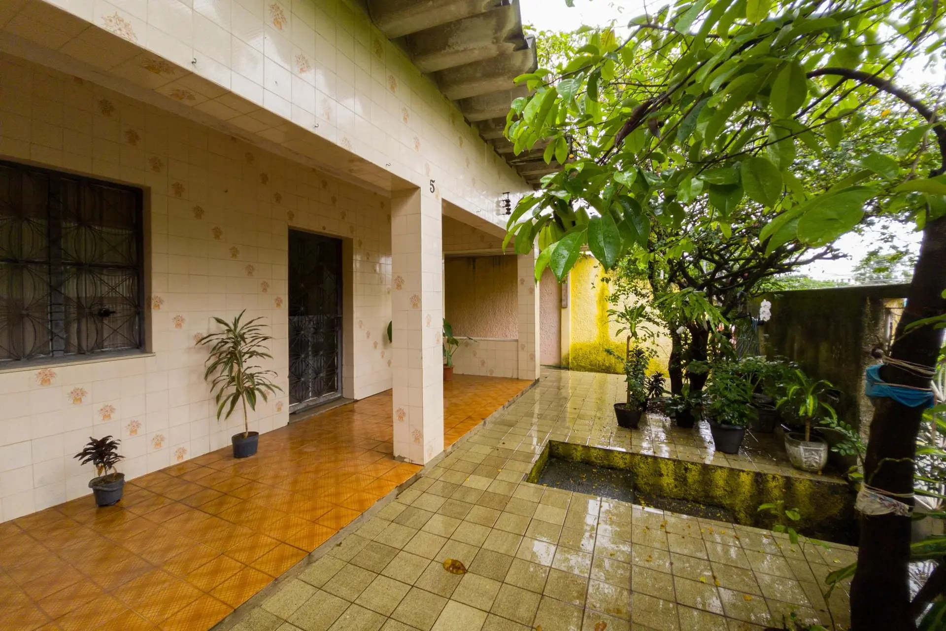 360 m² house with a home office and a garden — photo 61