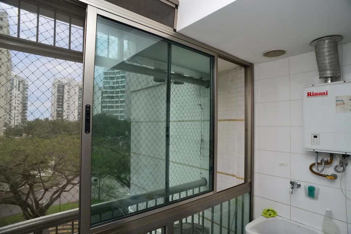 Furnished apartment with 4 en-suites and 5 bathrooms — photo 66