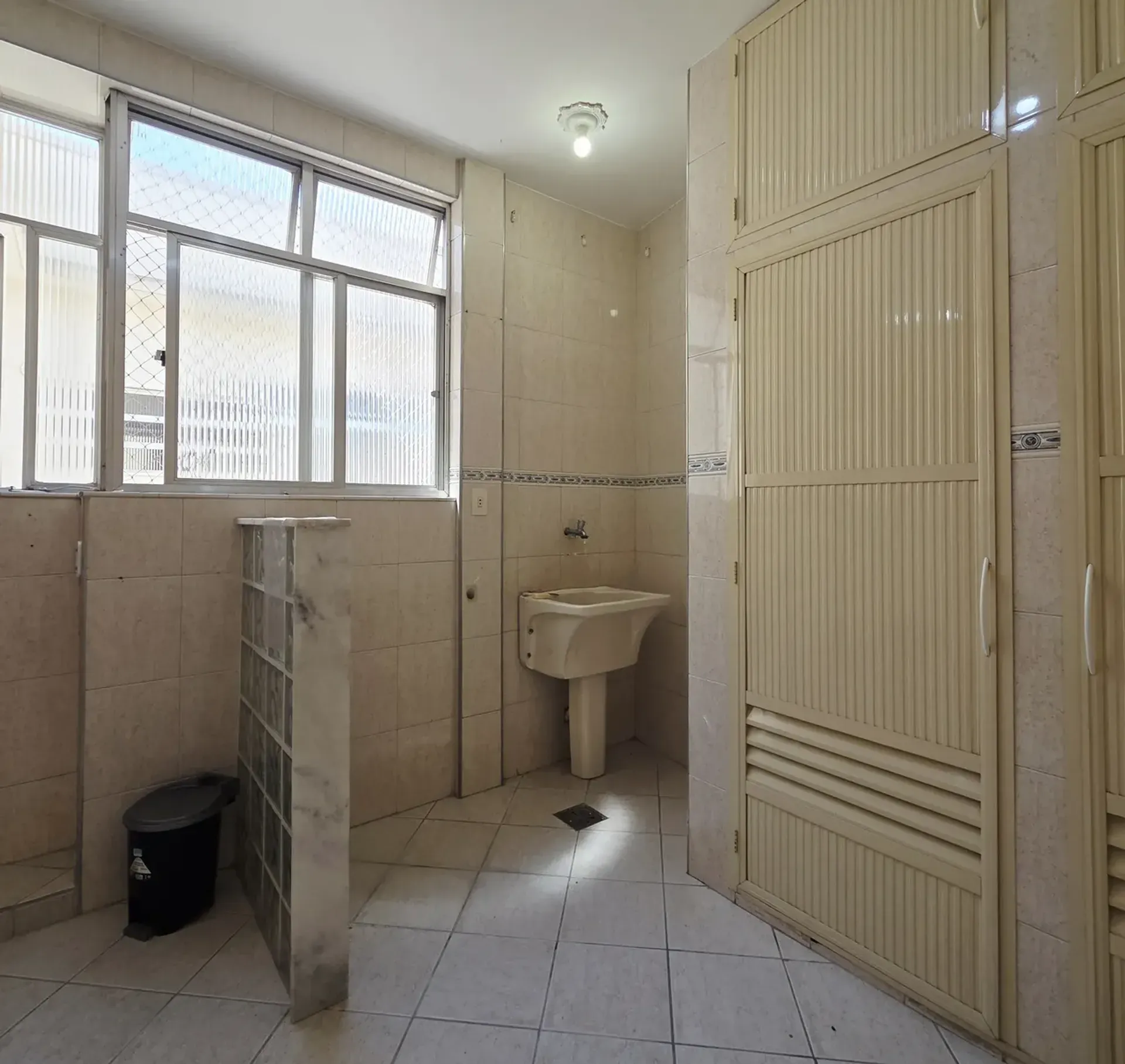 Apartamento com 2 quartos, 1 banheiro e cozinha fechada — photo 29