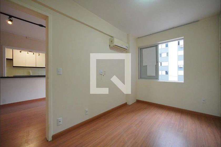 Wood or laminate floors in a one-bedroom apartment, 48 m² — photo 6