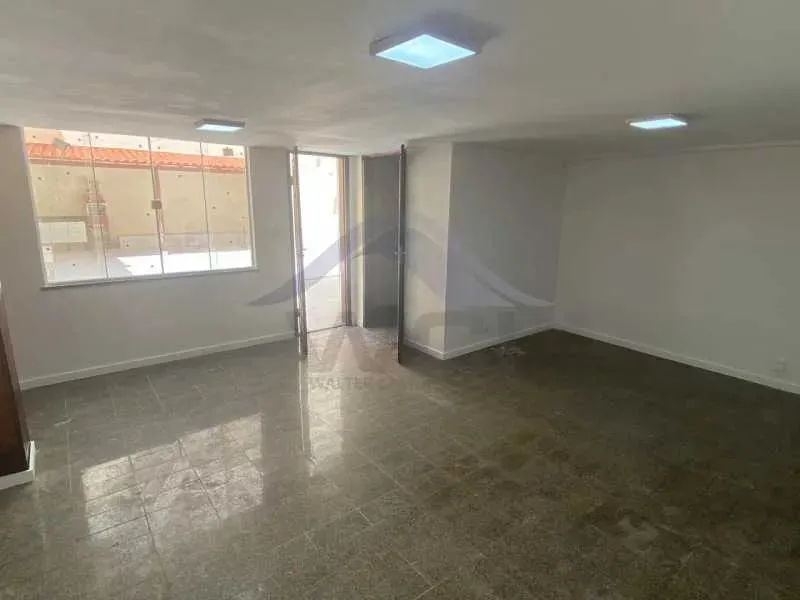 Triplex house with 5 bedrooms and 5 bathrooms and parking for 5 — photo 5