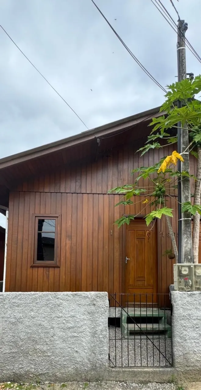 Rental house with 2 bedrooms and a glass shower