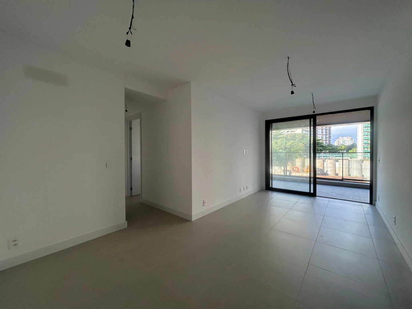 2-bedroom apartment with suite and glassed balcony — photo 5