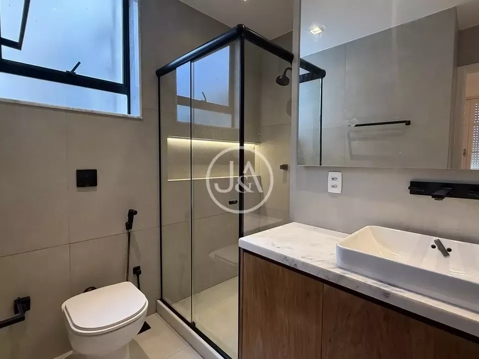 Apartment, 127 m², with wood or laminate floors — photo 7