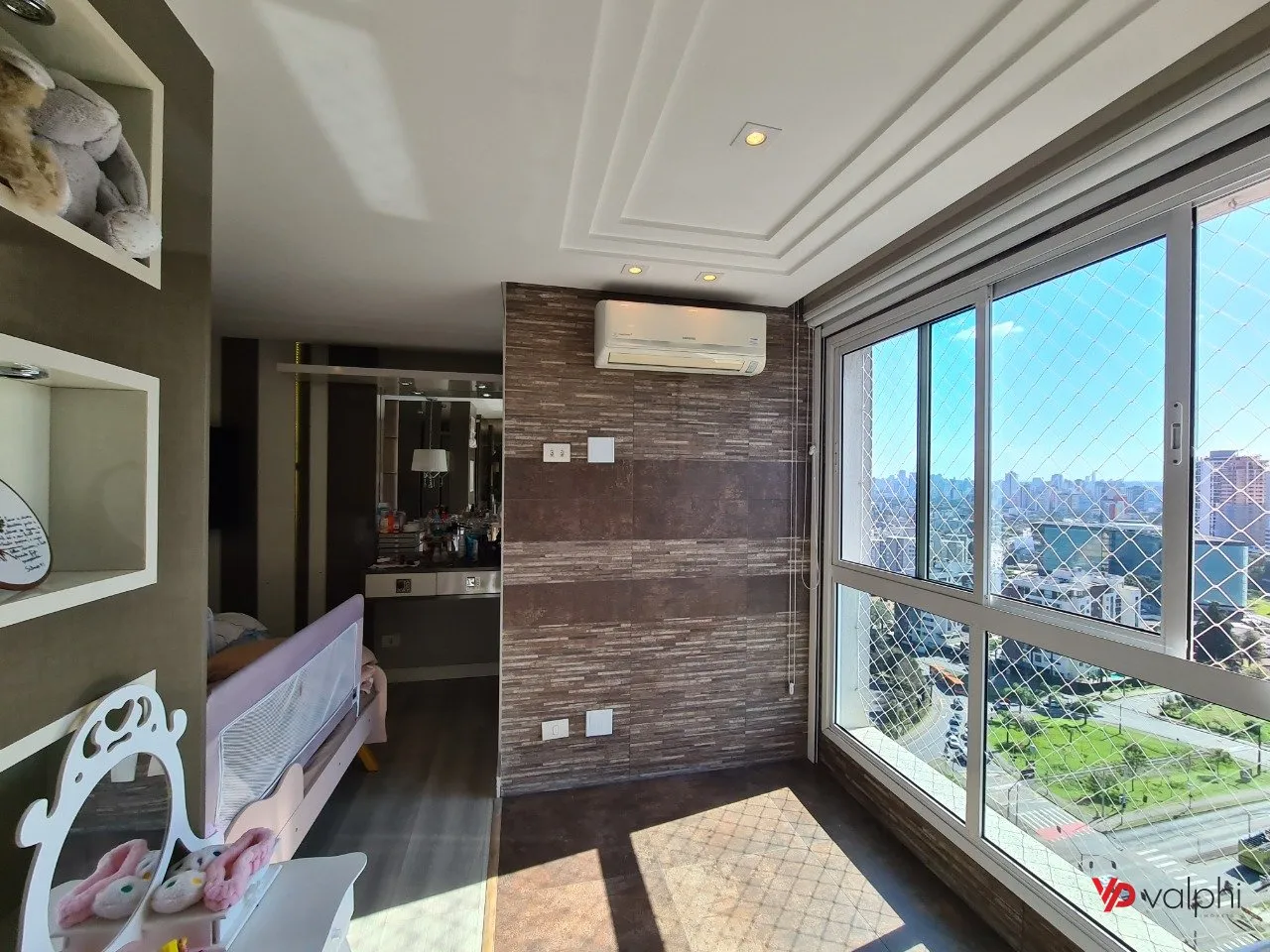 Furnished 2-bedroom apartment with enclosed balcony — photo 39