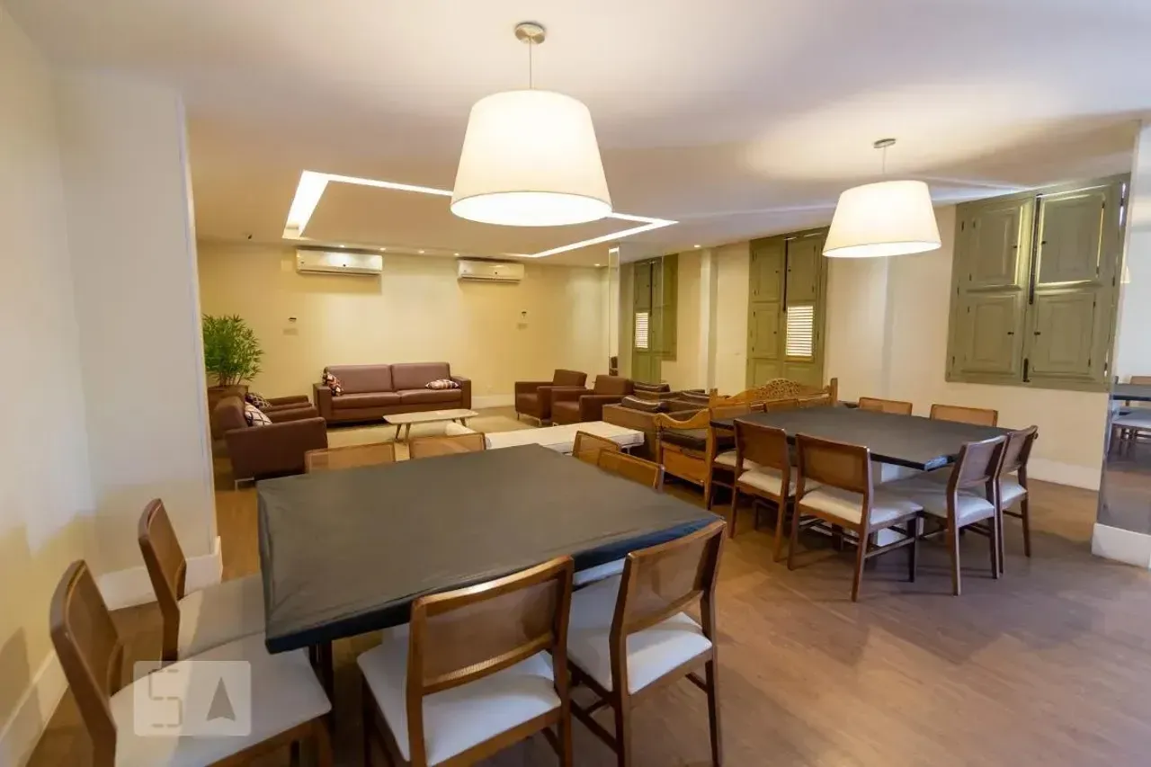 3-bedroom apartment in a building with a gym