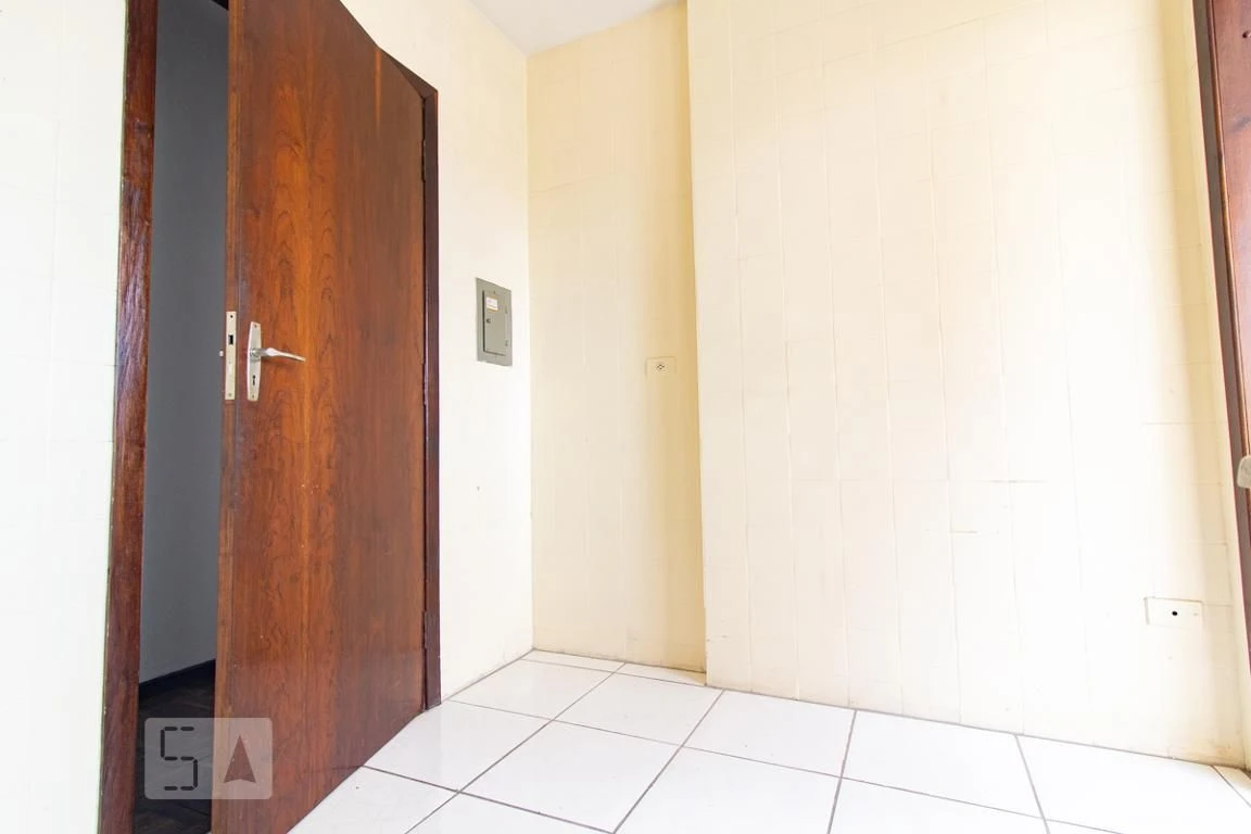 2-bedroom apartment with wood or laminate floors in Curitiba — photo 11