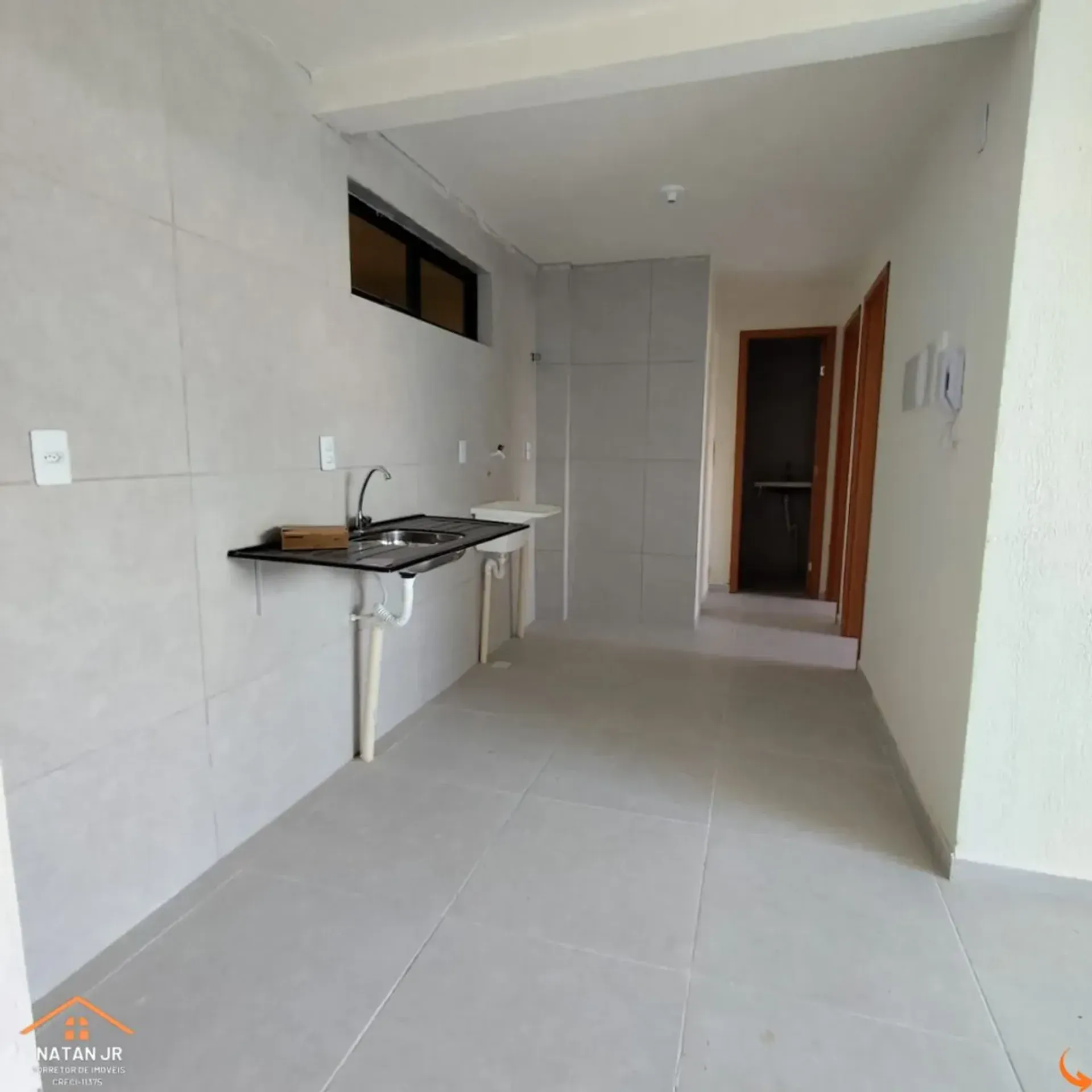 2-bedroom apartment in a building with a gym — photo 2