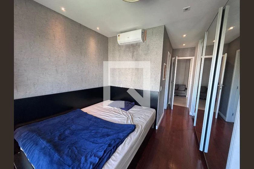 206 m² apartment with 4 en-suite bedrooms and glass balcony — photo 24