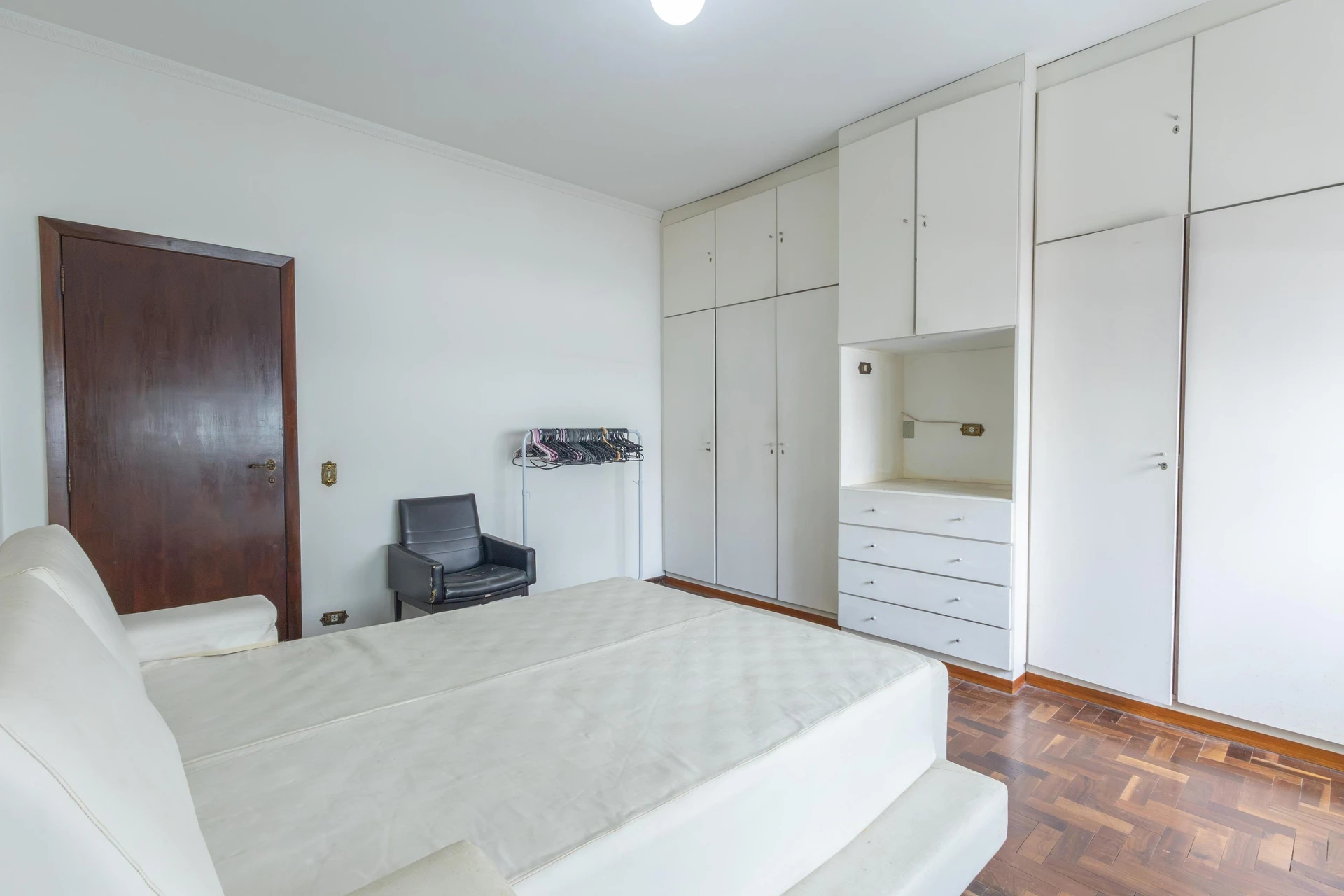 Furnished apartment with 3 bedrooms and 1 en-suite — photo 20