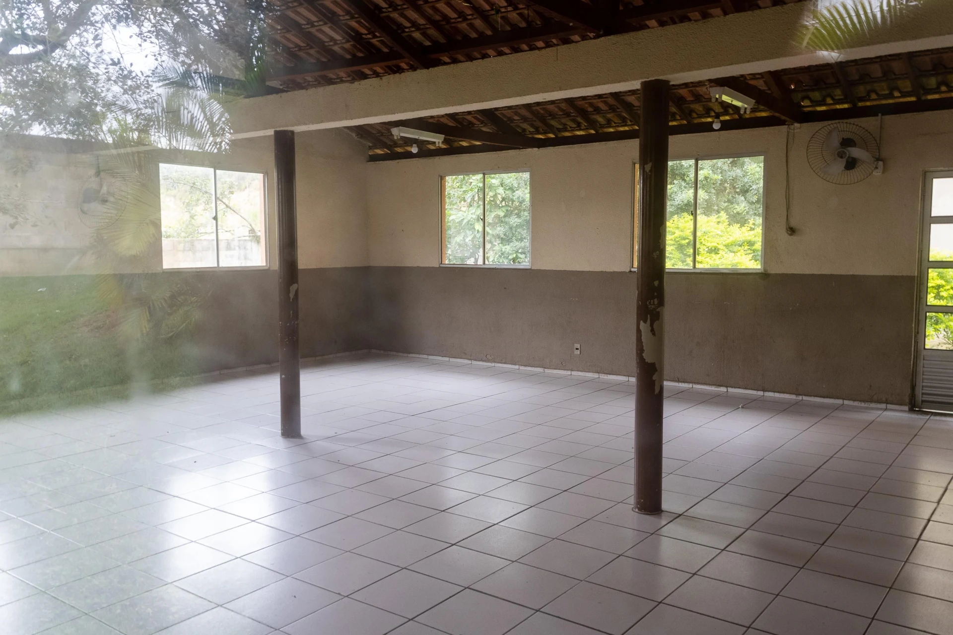 Furnished 2-bedroom apartment with 1 bathroom and parking — photo 45