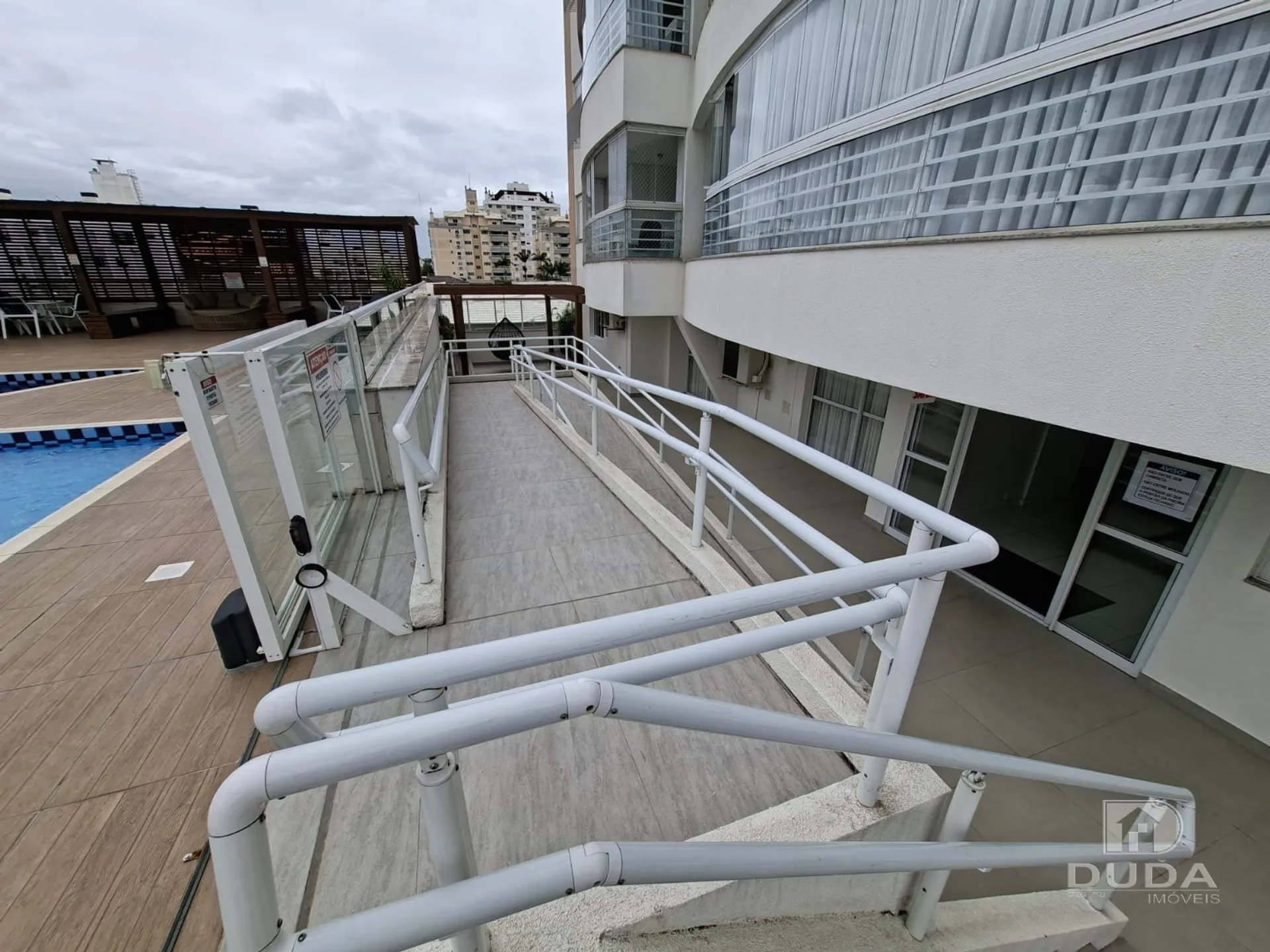 Apartment on the 10th floor with floor-to-ceiling windows — photo 54