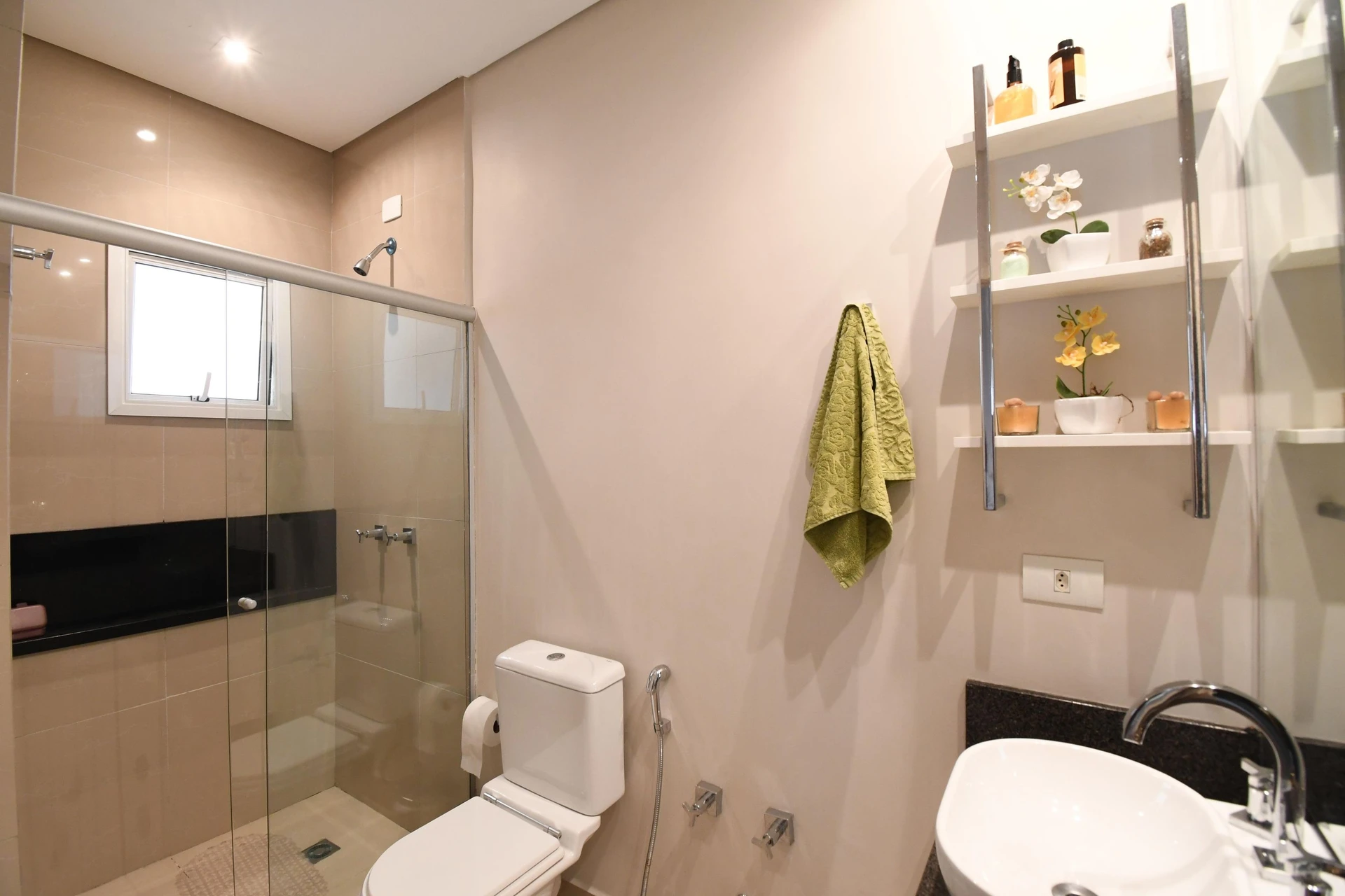4-bedroom apartment with a dishwasher in Curitiba — photo 47
