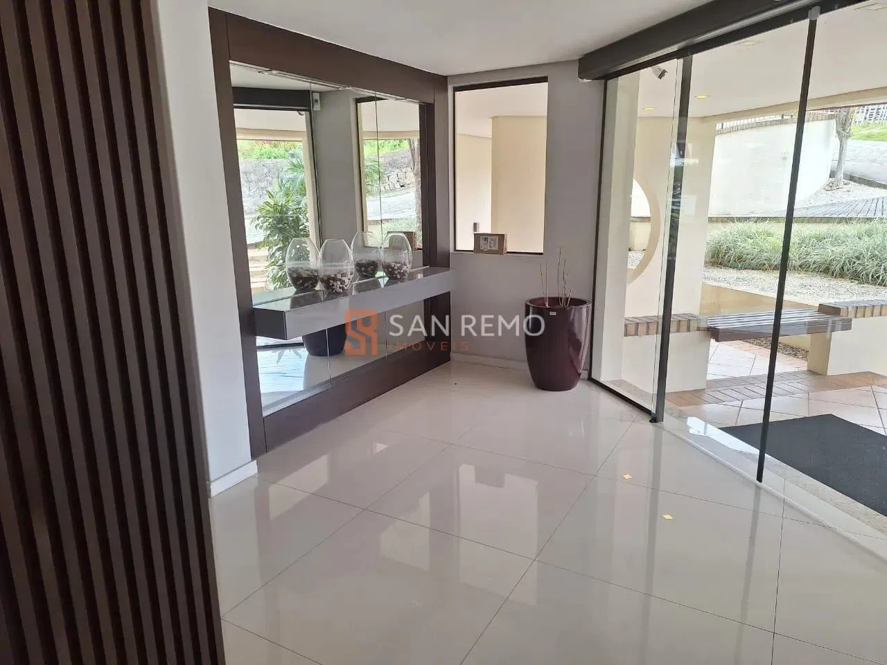 2-bedroom apartment with a mountain view in Florianópolis — photo 16