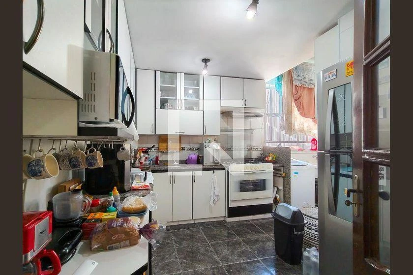 Glass-enclosed balcony in a 3-bedroom apartment, 107 m² — photo 12