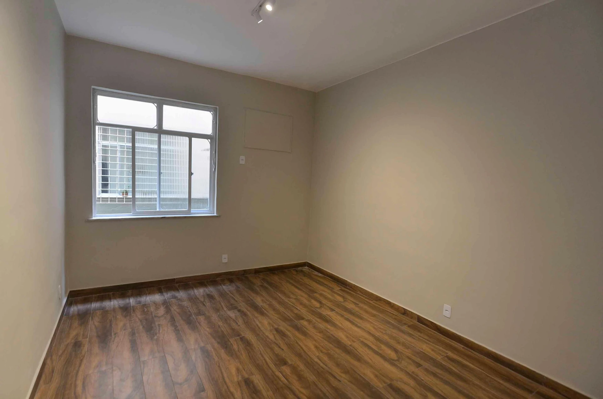 One-bedroom apartment with wood or laminate floors