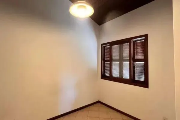 Furnished house with 3 bedrooms and 360 m² — photo 4